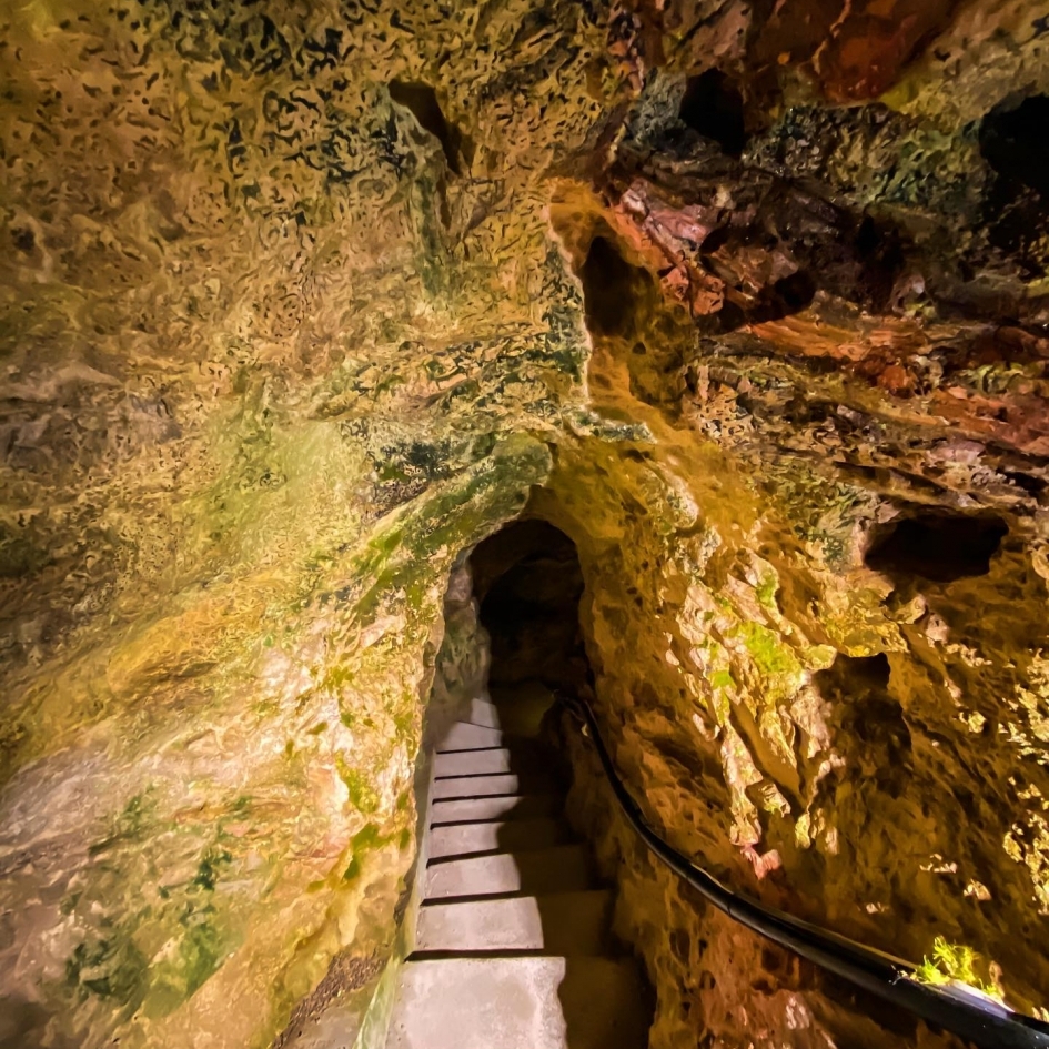 Beautiful Wonderland Cave Photo