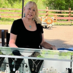 Dakota Anne Jewelry Logo